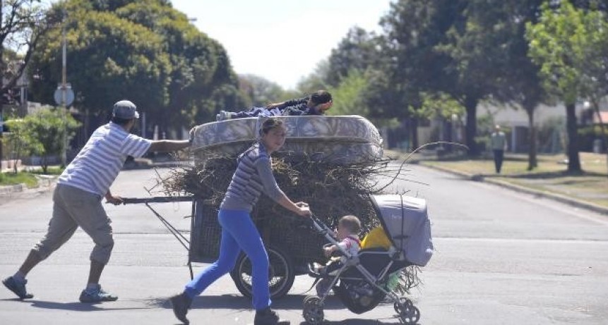 El Gobierno reabre el diálogo ante la pobreza