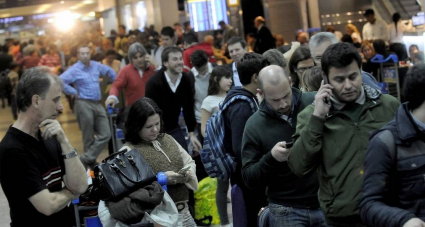 Aeronáuticos anunciaron paro viernes y lunenes 1°