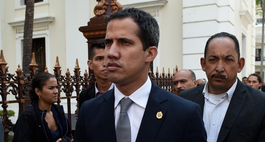 Guaidó inhabilitado 15 años ejercicio cargos públicos 