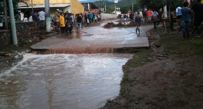 El Gobierno asiste a damnificados por el temporal en Guachipas