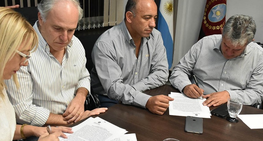 Gobierno y gremios formalizaron el acuerdo salarial