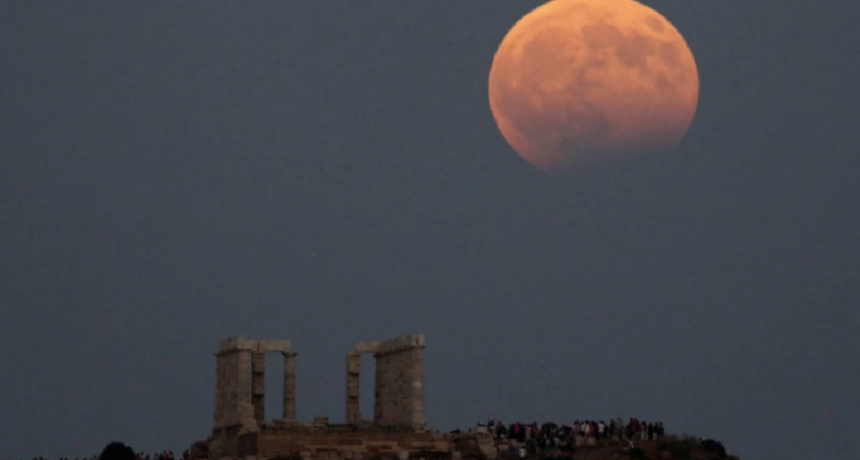 Superluna de marzo, una luna llena del gusano