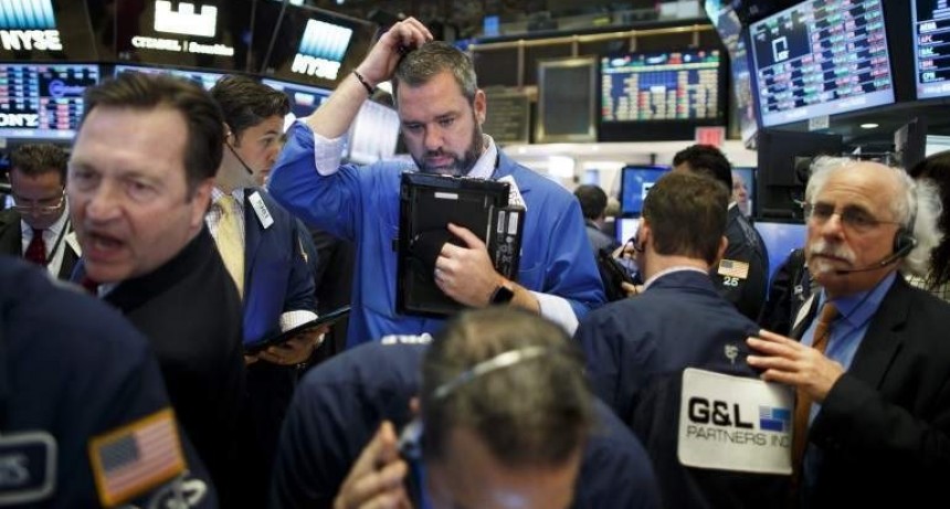 Wall Street vuelve a caer y el Dow Jones pierde 5,85%