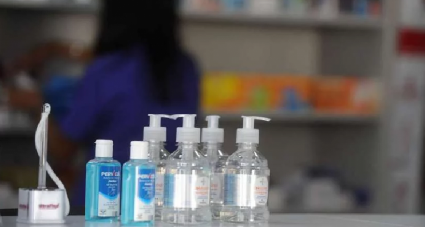 El alcohol en gel subió 200% en dos días y está en falta