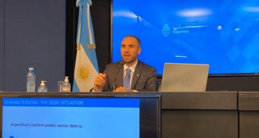 Guzmán hizo una presentación del plan de sostenibilidad de la deuda pública 