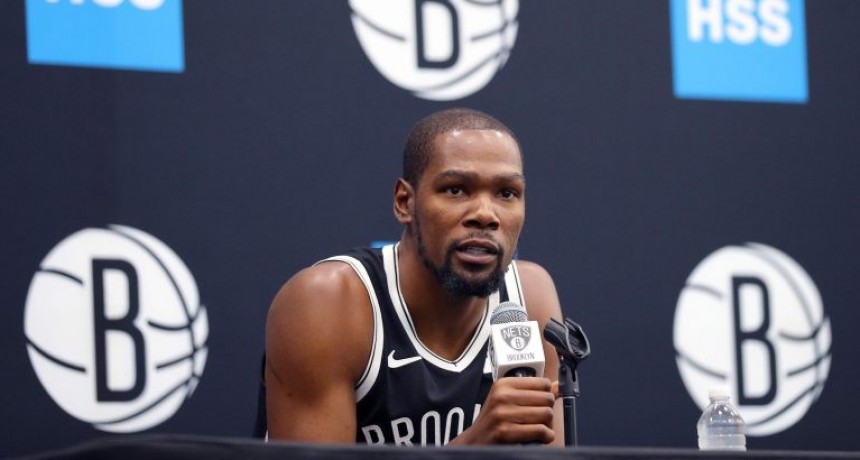 Kevin Durant y otros tres compañeros de equipo tienen coronavirus