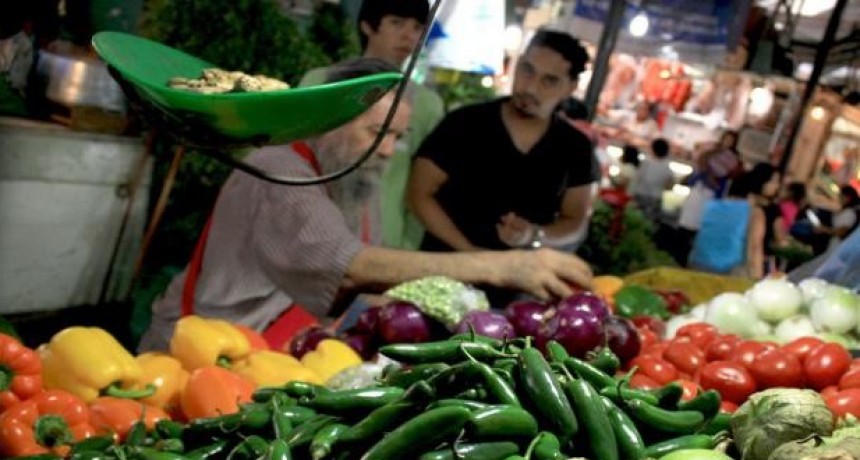 Los alimentos incluidos en la canasta básica volvió a superar el 4% 