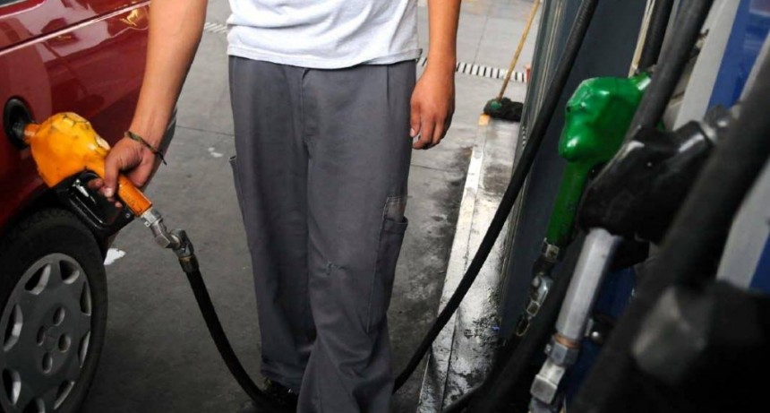 Los combustibles vuelven a subir por alza de impuestos y petróleo