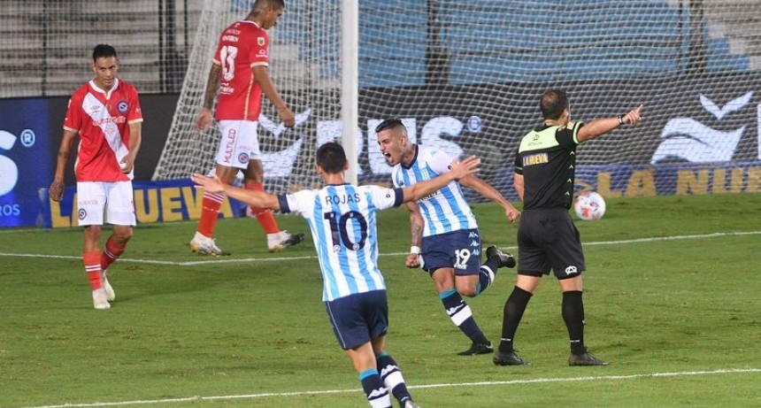 Racing ganó y se acomoda en la Copa de la Liga   
