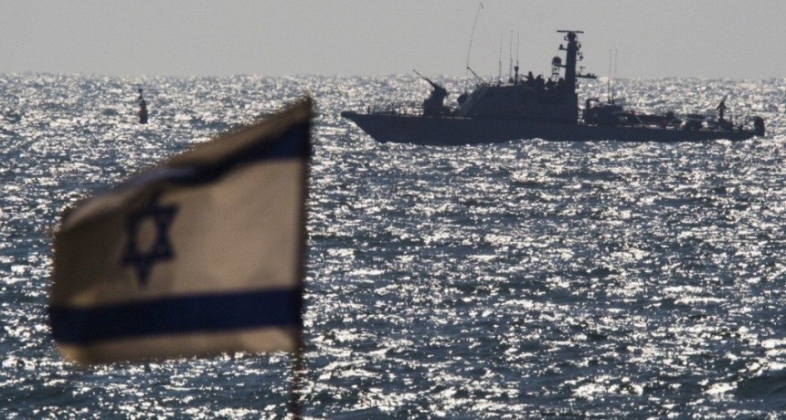 Irán lanzó un misil contra un buque israelí en el mar Arábigo