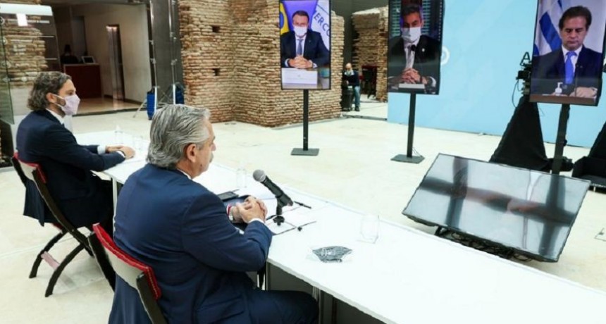 Alberto Fernández se cruzò con Lacalle Pou en plena cumbre