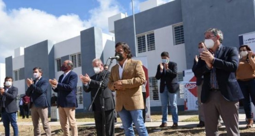 El Gobernador entregó 83 casas del barrio Pereyra Rozas
