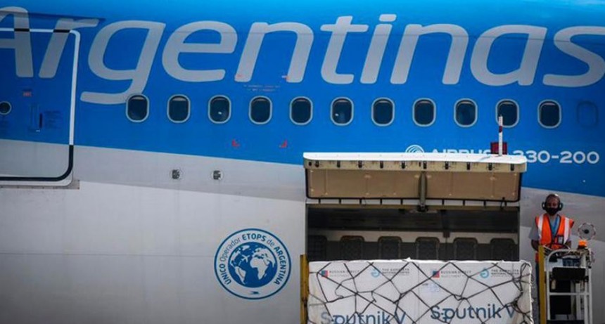 Argentinas recibiò 300 mil dosis de la vacuna Sputnik V