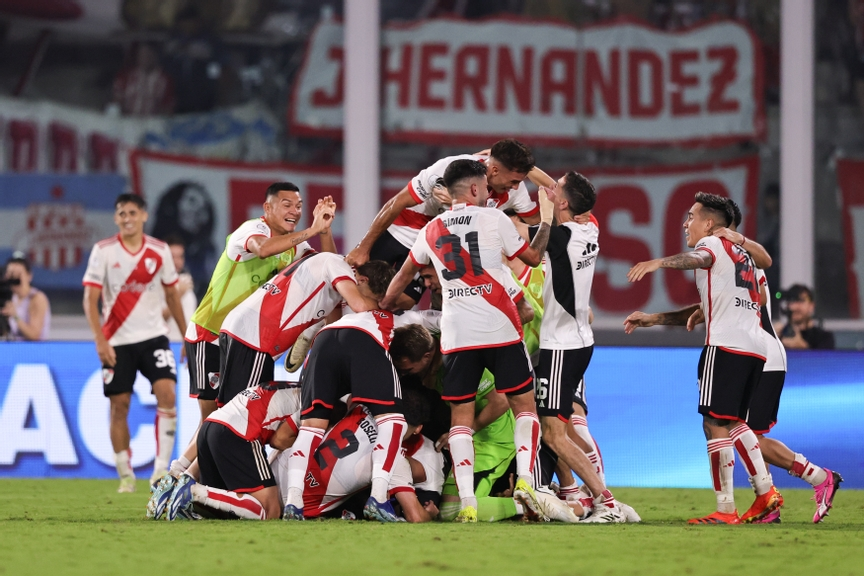River festejó en la Supercopa Argentina
