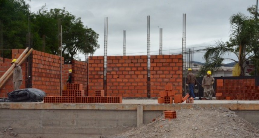 La construcción y la industria mejoraron en febrero