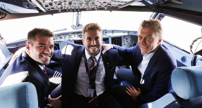 Macri en el primer vuelo de JetSmart