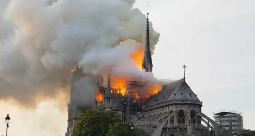 Macron:Arde una parte de nosotros
