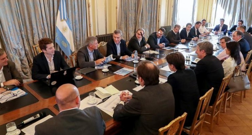 Macri anuncia medidas y suspende la gira