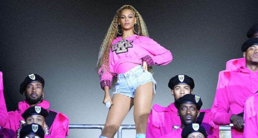 Beyoncé anuncia nuevo álbum por sorpresa
