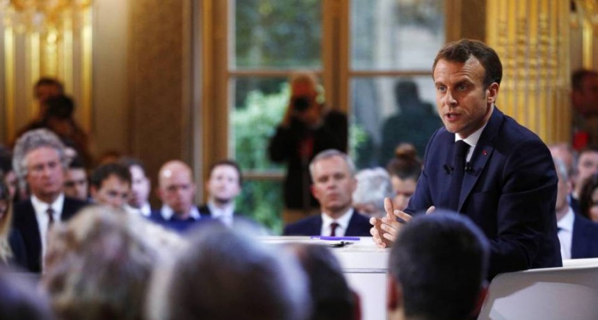 Macron baja los impuestos a las clases más agobiadas