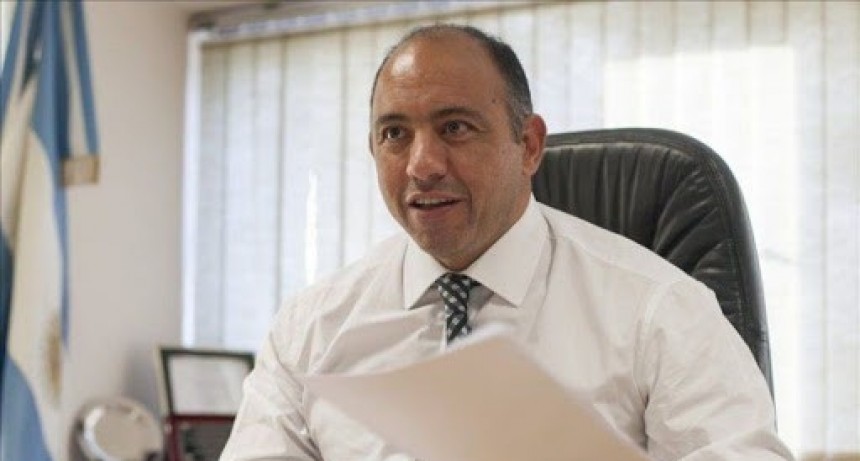 La insólita forma del Ministro de Economía para pedir respiradores