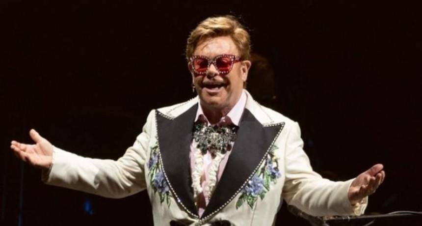 Elton John donó un millón de dólares para combatir el Coronavirus
