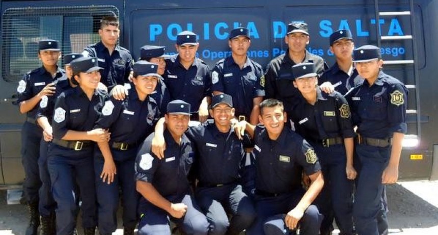 Policías que ingresaron este año cobran sueldo con retroactivo a enero 