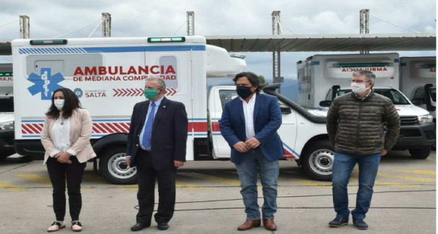 El Gobernador Sáenz entregó 10 ambulancias a Hospitales 