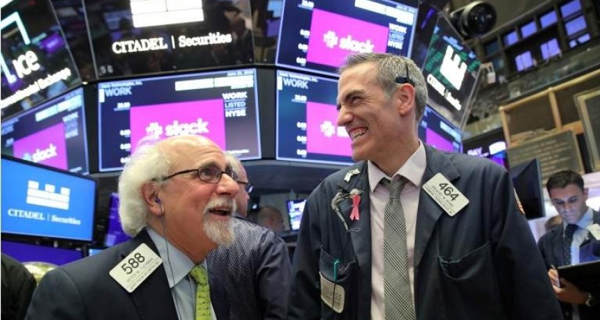 Wall Street cierra con ganancias el Dow Jones sube 2.99%