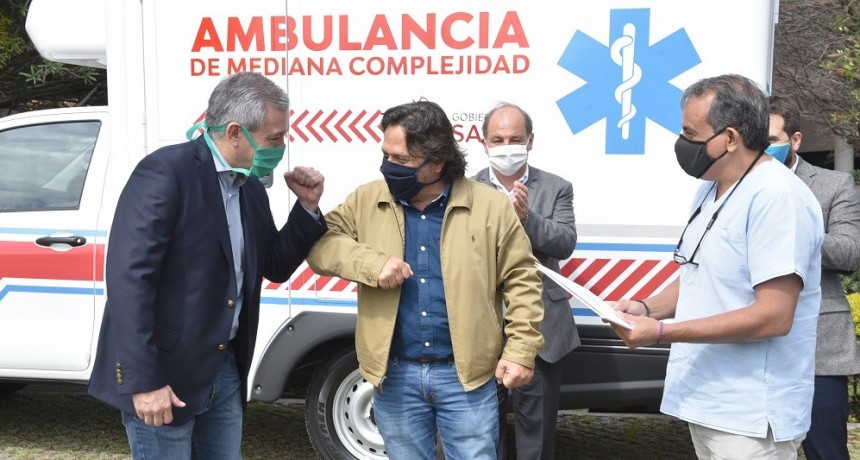 La Provincia entrega ambulancia al hospital San Vicente de Paul