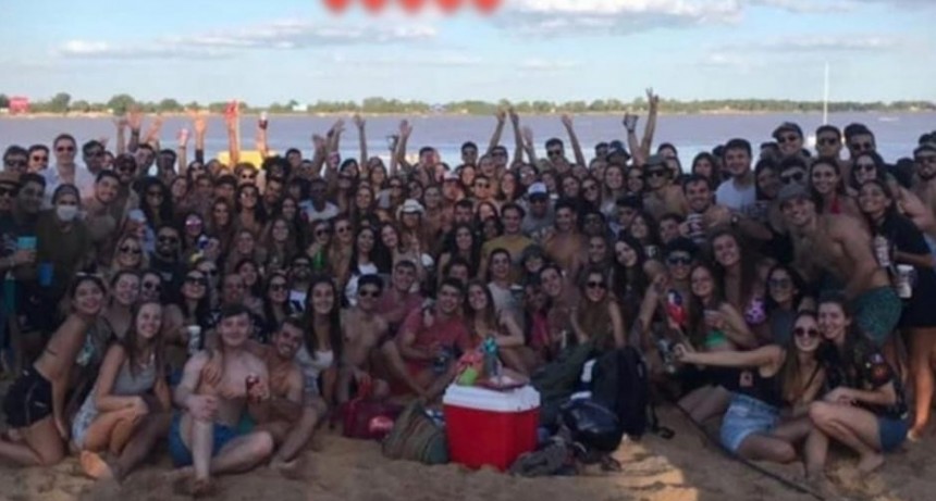 Futuros médicos de Rosario enfiestados y sin barbijo