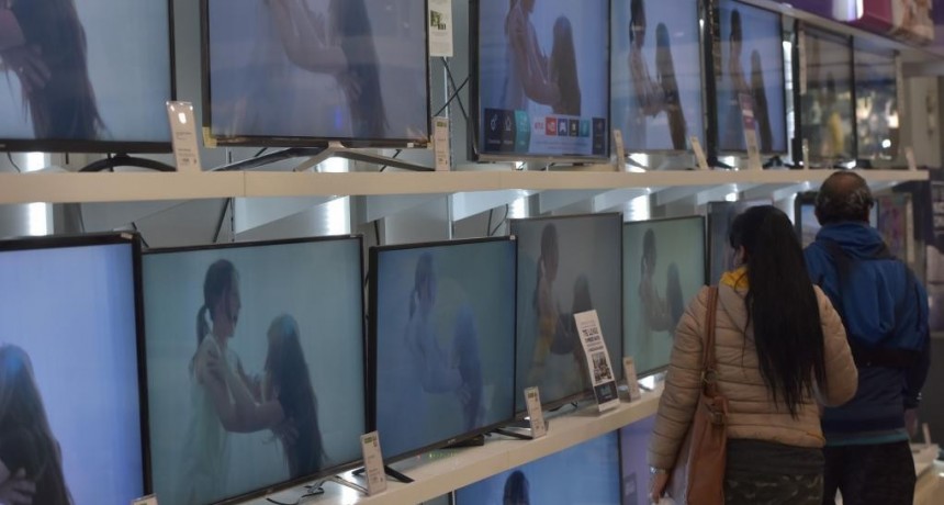 Acuerdan precios 'congelados” para celulares, televisores, aires y laptops