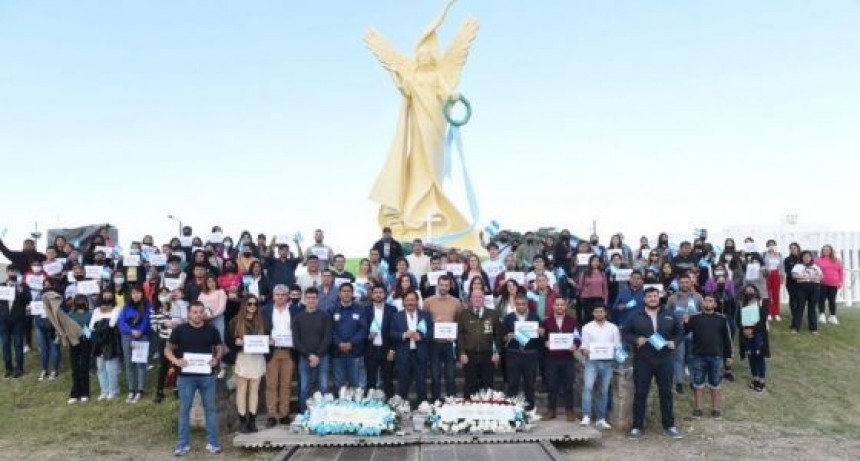 El Gobernador rindió homenaje a los héroes de Malvina