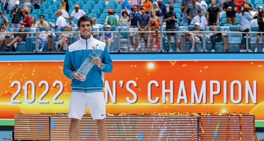 Carlos Alcaraz gana su primer Masters 1000 en Miami