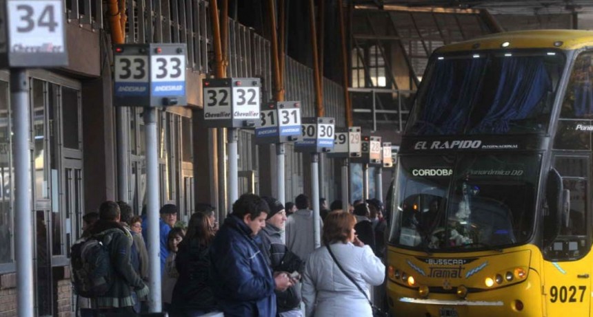 Se levantó el paro de colectivos de media y larga distancia