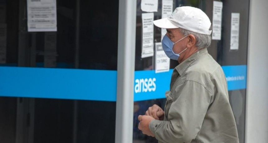 El Gobierno oficializó el bono de $12 mil para jubilados 