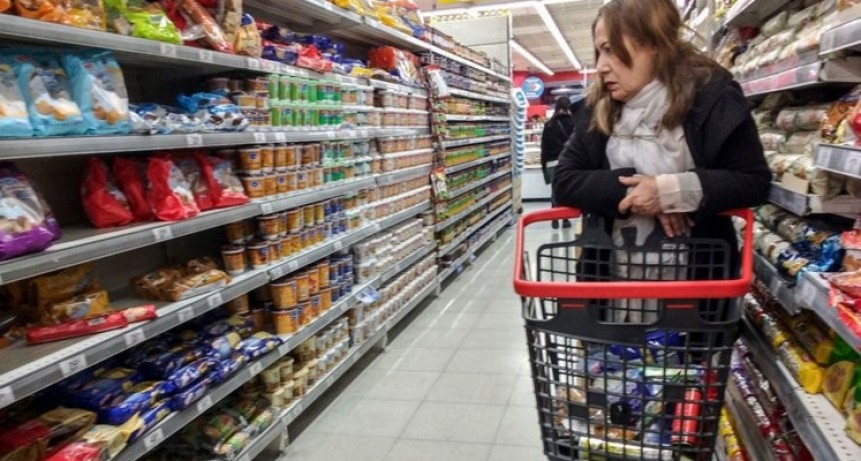 La inflación se disparó al 7,7%, con alimentos en 9,3% y educación en 29,1