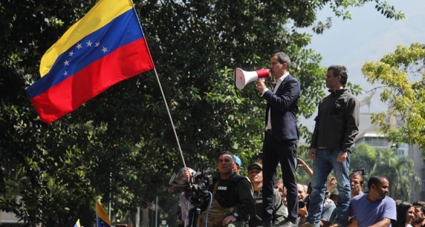 Juan Guaidó pidió a los venezolanos seguir en las calles