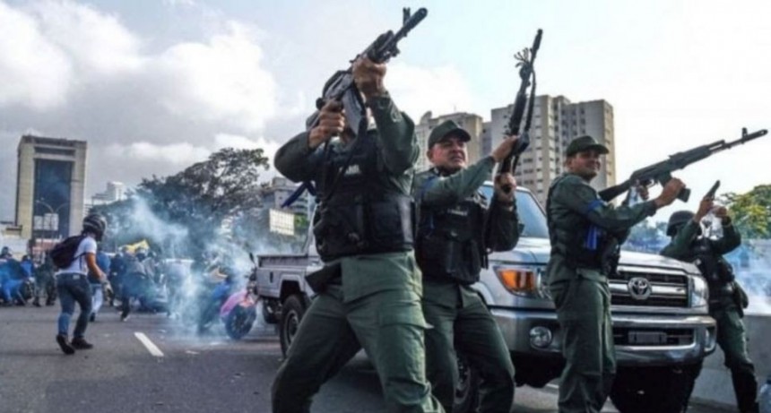 El mundo reacciona al levantamiento de militares en Venezuela