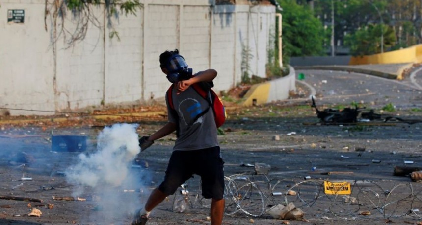 Un muerto y 109 heridos en Venezuela en la madrugada del 1° de Mayo