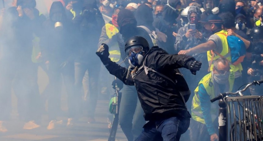 Choques entre la policía y manifestantes en París