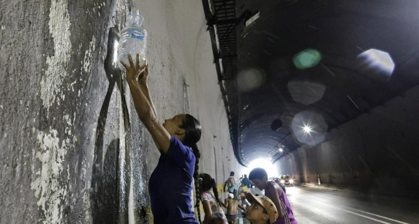 La falta de agua agudiza el ingenio de los venezolanos 