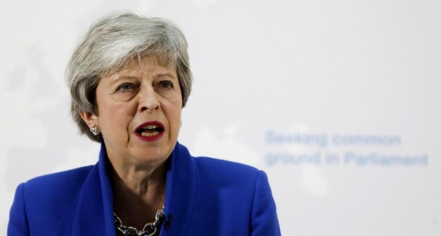 May abre la puerta a un segundo referéndum