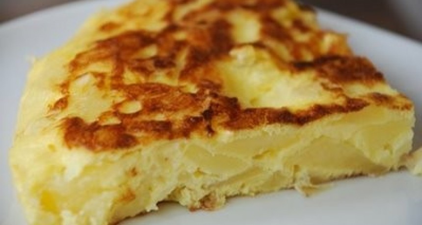 Con un paquete de papa frita una rica tortilla de papa
