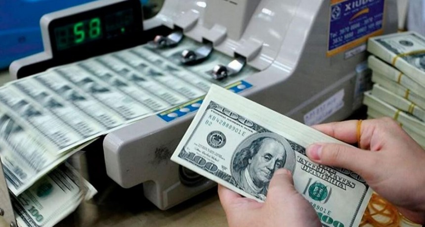 El dólar blue llegó a los $133 y billete paralelo saltó un 4,7%