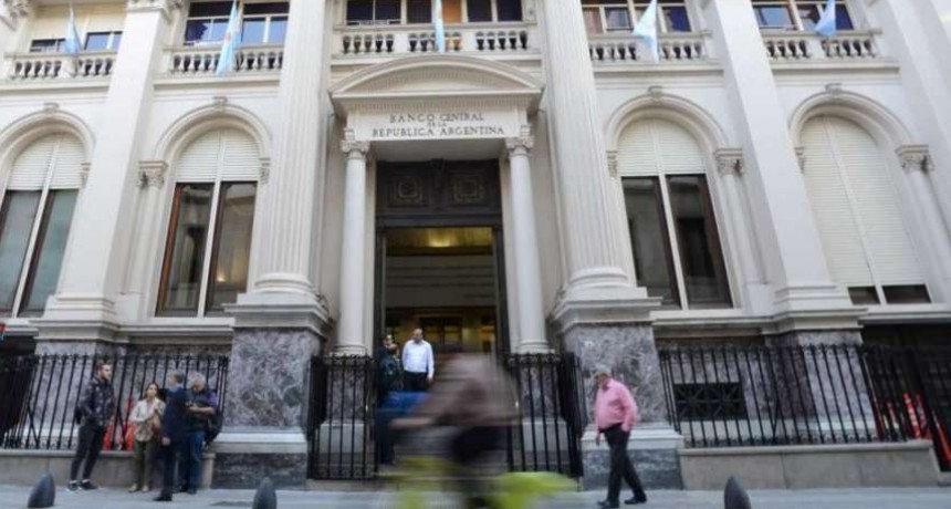 Mañana rige suba de tasas de plazos fijos para contener al dólar