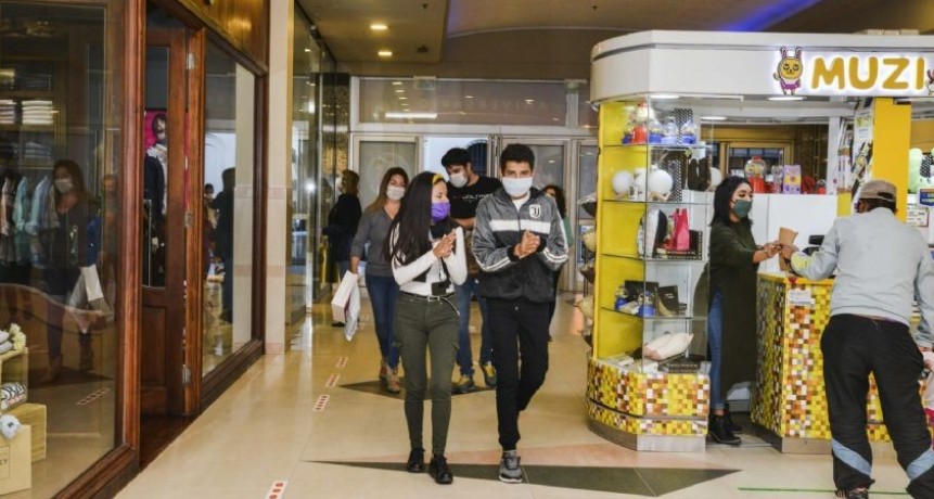 Avanza la flexibilización en el país de bares, shoppings y gimnasios