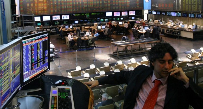 La Bolsa opero mixta, el Merval cayo un 2,20%