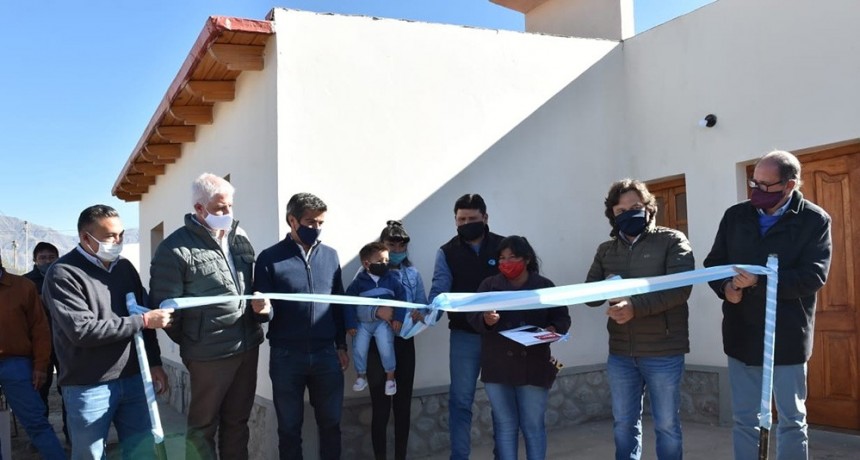 El gobernador Sáenz entregó viviendas a 20 familias de Animaná