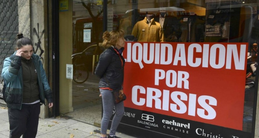 Durante la pandemia se crearon 39.000 en el sector público y se perdieron 155.000 puestos de trabajo del sector privado